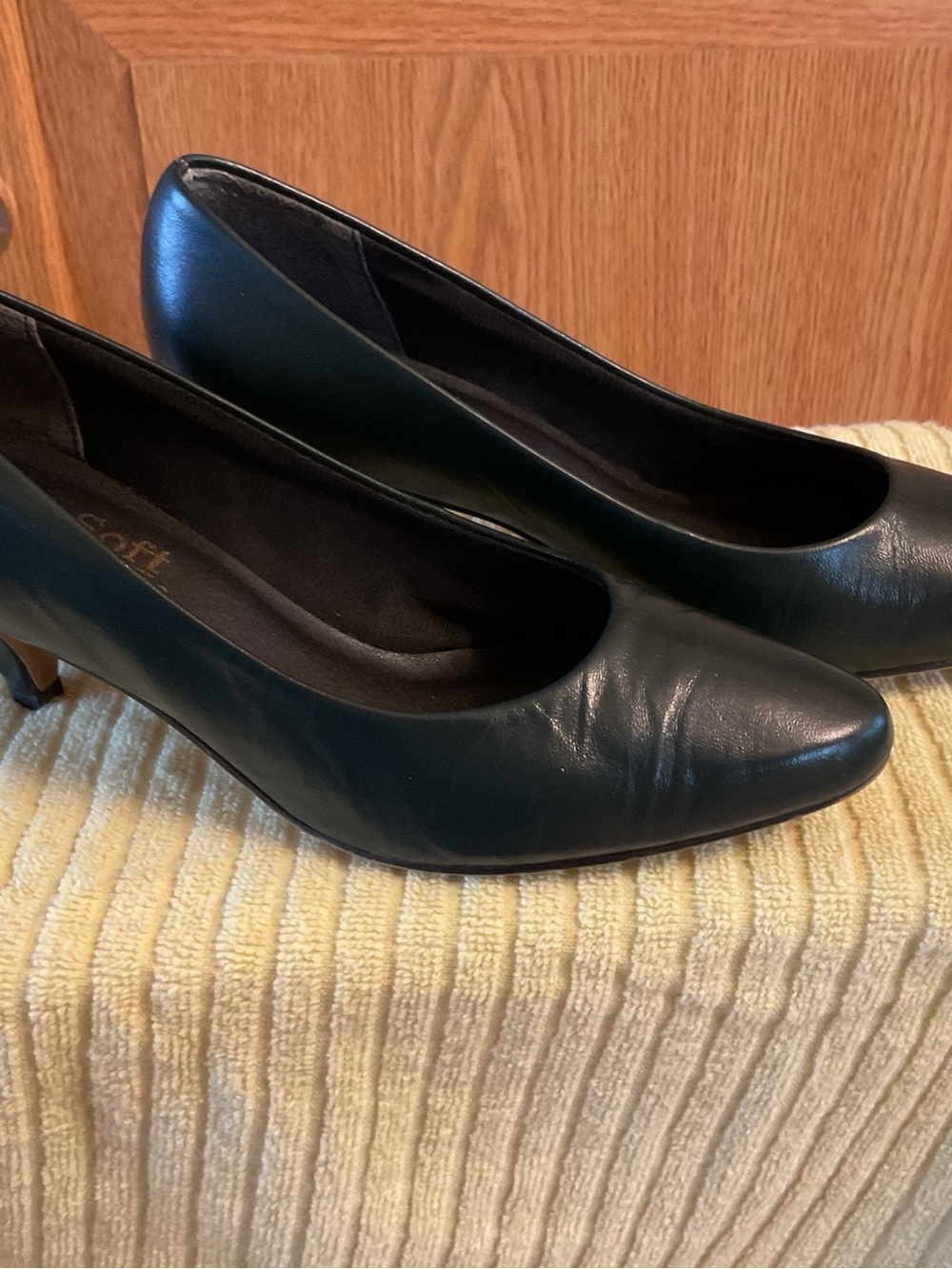Women's Black Leather Classic Pump Heels